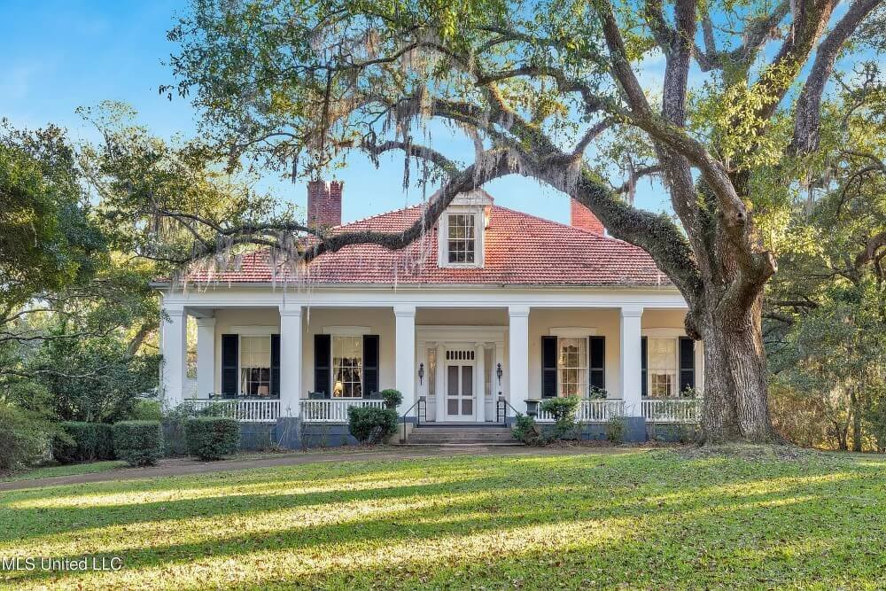 Woodstock Estate, 1851 Greek Revival style in Natchez, Mississippi